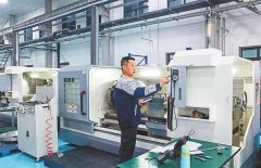 正正在出产的就是企业的王牌产物——空间飞翔